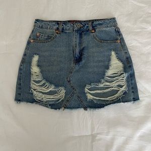 laura’s boutique jean skirt
